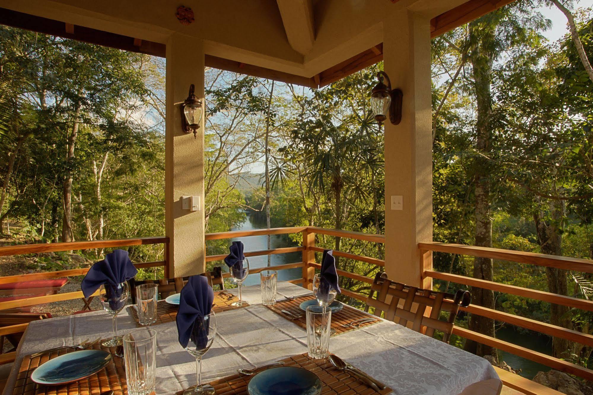 Mystic River Resort San Ignacio Bagian luar foto